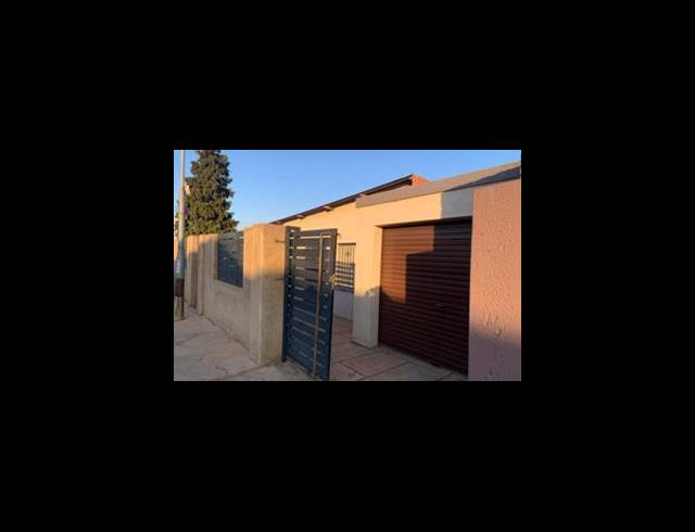 5 BEDROOM HOUSE FOR SALE IN MOLAPO